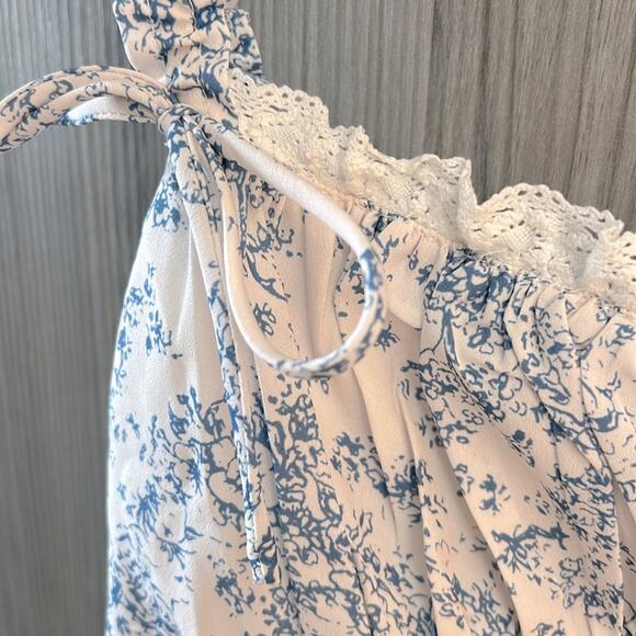 Commense Blue and White Floral Top - Picture 4 of 8